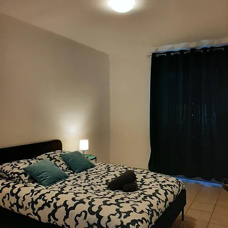 Le Beau 25 Republique Монтобан