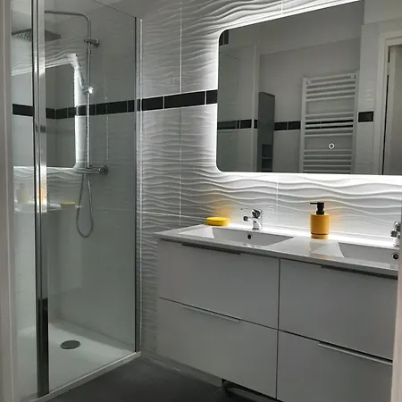 Апартаменты Le Beau 25 Republique