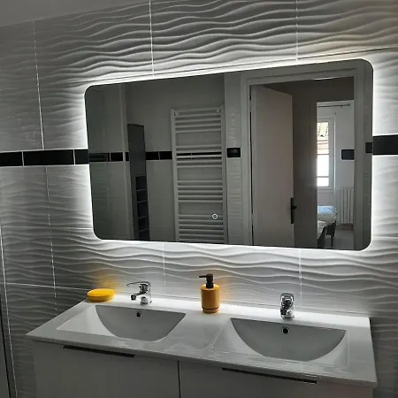 Апартаменты Le Beau 25 Republique