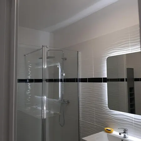 Le Beau 25 Republique *