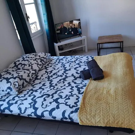 Le Beau 25 Republique Монтобан