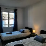 Le Beau 25 Republique מונטובן