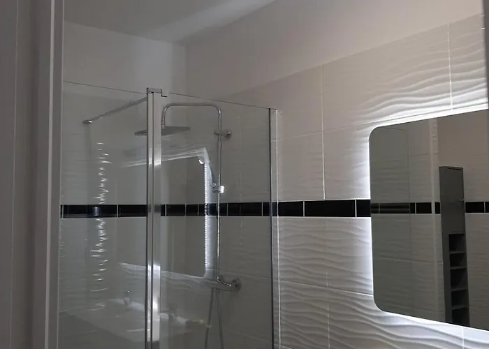 Le Beau 25 Republique *